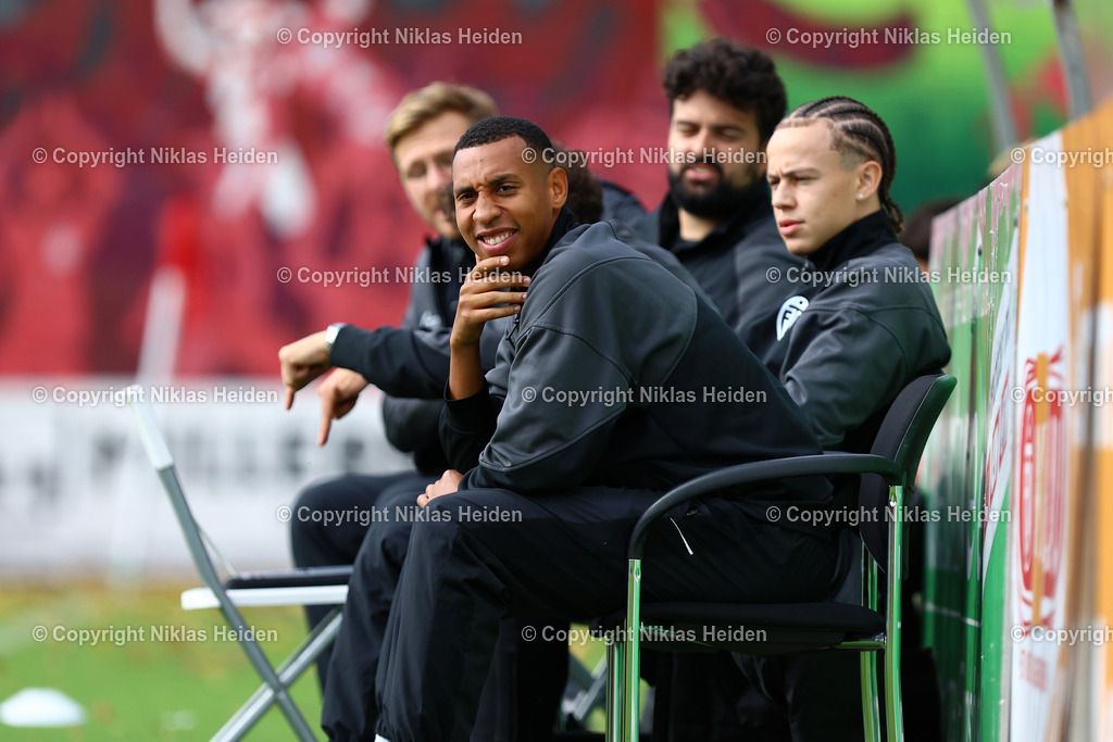 NH_EimsbüttelerTVU19_Altona93U19_RegionalligaNord_11102025 | Jon Pauli (Trainer, Eimsbütteler TV U19)Fußball I Junioren I A-Junioren Regionalliga Nord I Saison 2025-2026  I 7. Spieltag I Eimsbütteler TV U19 - Altona 93 I 11.10.2025 I Sportzentrum Hoheluft