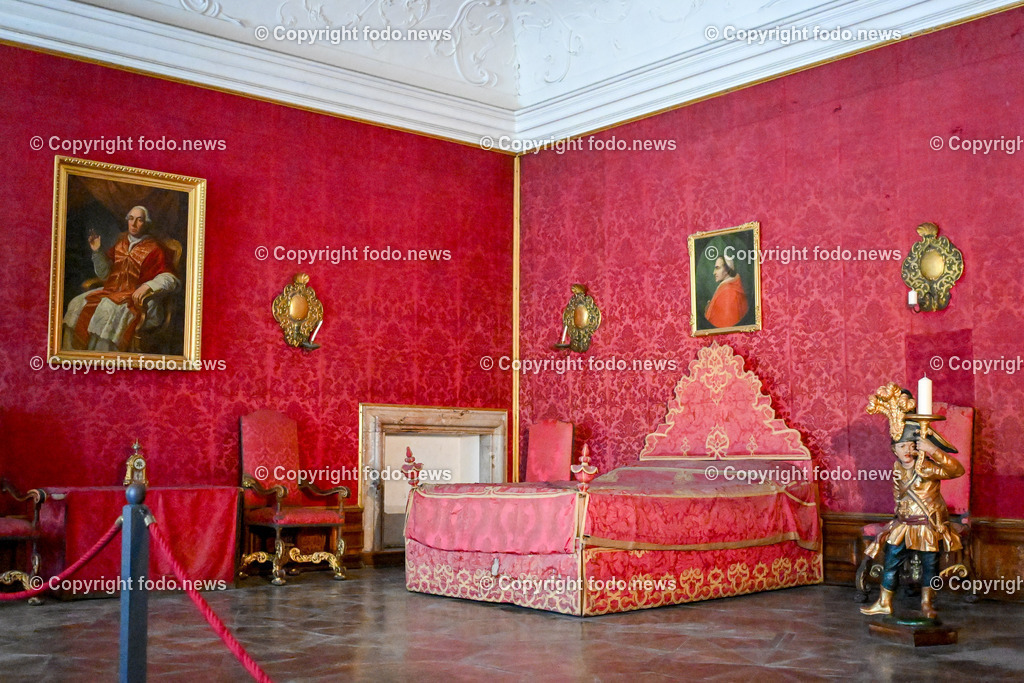 Stift St. Florian_ 08.08.023-43 | 08.08.2023, St. Florian, AUT, Augustiner Chorherrenstift St. Florian, im Bild Zimmer in dem Papst Pius VI genaechtigt hat, Papstzimmer