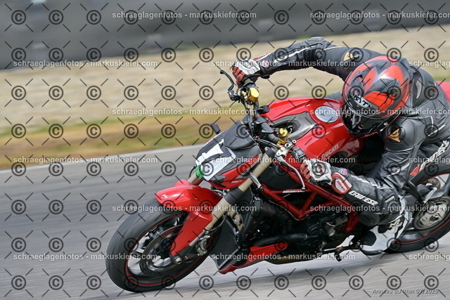 25bt05-1619 | markuskiefer.com - Realisiert mit Pictrs.com