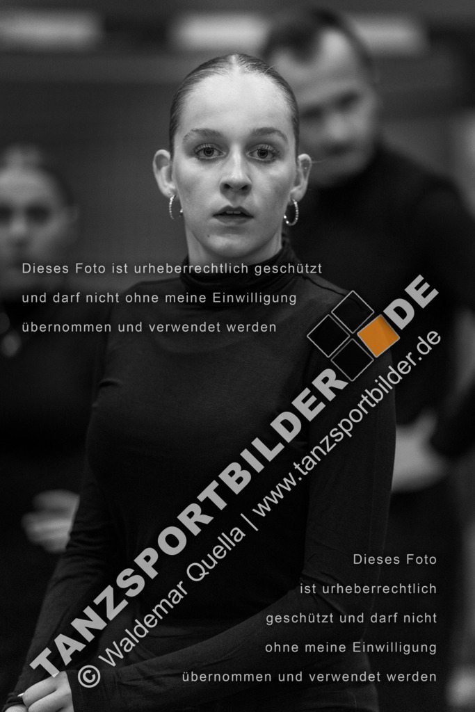 20231020-01378 | Hier finden Sie Tanz Bilder vom Latein und Standard Formationen tanzen. Sportbilder vom Tanzsport. Schöne Fotos und von Weltmeisterschaft, Europameisterschaft, Bundesliga, Regionalliga, Oberliga und Landesliga sowie von GOC Stuttgart, DanceComp, WM Bremen