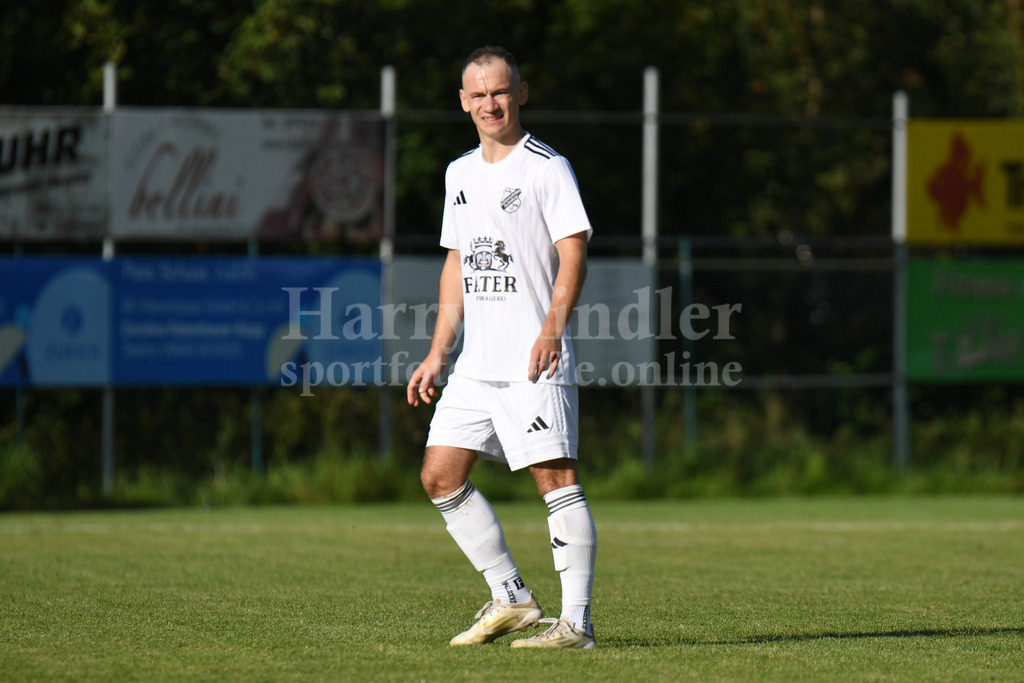 Bezirksliga Ost: SpVgg Ruhmannsfelden : FC Künzing | Felix Brunner  (SpVgg Ruhmannsfelden) der Torschütze zum 1:0 Siegtreffer - Realisiert mit Pictrs.com