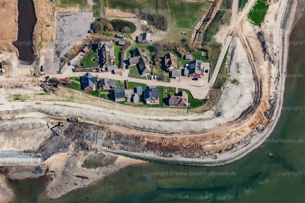 PLB_8208_Dagebuell_Klimadeichbau | LUFTBILD. Dagebüll - Deichbaustelle. __ Großbaustelle zur Errichtung einer Schutzmaßnahme vor Sturmfluten mit Namen " Klimadeich ".  - Realisiert mit Pictrs.com