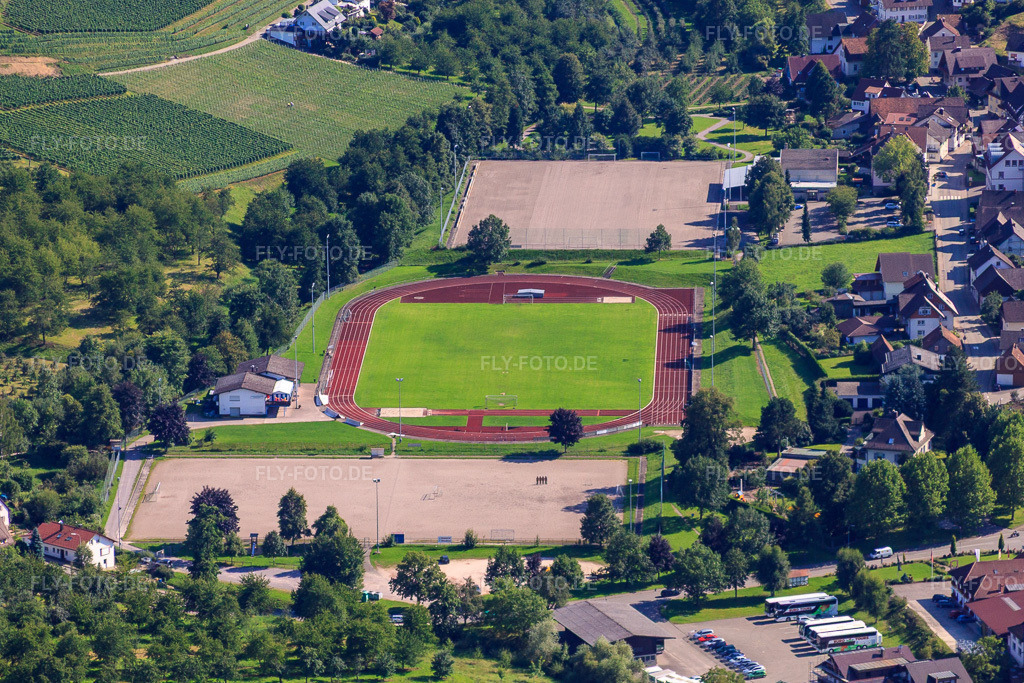 Luftbild: Rodeckstadion mit Sportplätzen des FSV Kappelrodeck-Waldulm im Ortsteil Waldulm in Kappelrodeck im Bundesland Baden-Württemberg in Deutschland. Foto: IMG_31509.jpg vom 09.08.2010 durch Werner Riehm/FLY-FOTO.de