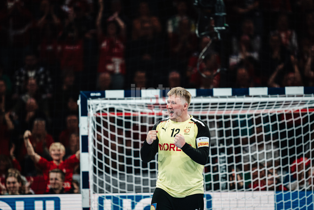 Handball | Herren | EHF EURO 2024 | European Championshop Men 2024 Final Tournament | Norwegen vs. Dänemark | 21.01.2024 | Emil Nielsen (#12, , Dänemark, DEN) jubelt