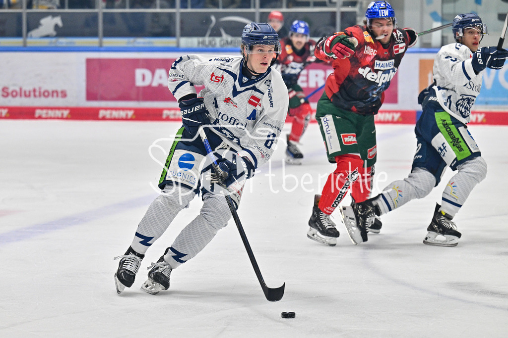 Augsburger Panther - Straubing Tigers | am PUck Joshua SAMANSKI (Straubing Tigers #8) / DEL: Augsburger Panther - Straubing Tigers, Curt Frenzel Stadion am 29.11.2024