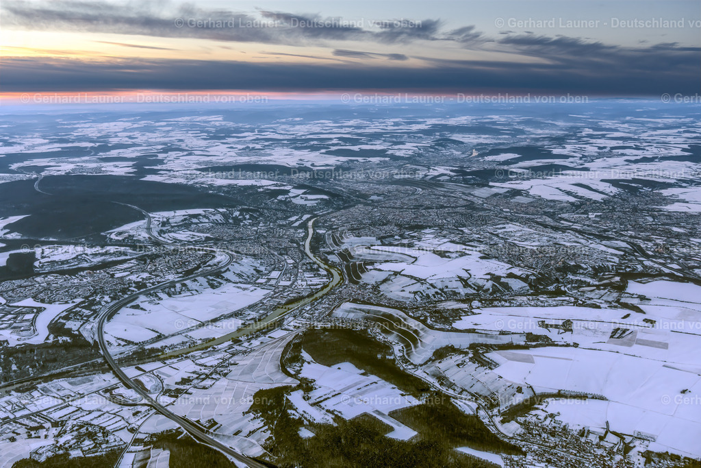4045144 | WüRZBURG 13.02.2021 Stadtgebiet mit Außenbezirken und Innenstadtbereich in Würzburg im Bundesland Bayern, Deutschland. Weiterführende Informationen bei: Stadt Würzburg. // City area with outside districts and inner city area in Wuerzburg in the state Bavaria, Germany. Further information at: Stadt Wuerzburg. Foto: Gerhard Launer