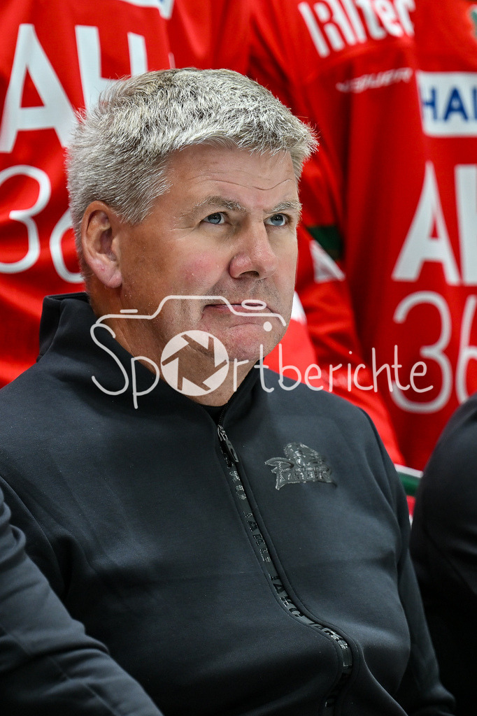 Augsburger Panther 2025/26 | im Bild Bill PETERS Trainer Augsburger Panther / Einzelfoto / Freisteller / Media Day Augsburger Panther: Curt-Frenzel Stadion am 06.08.2025