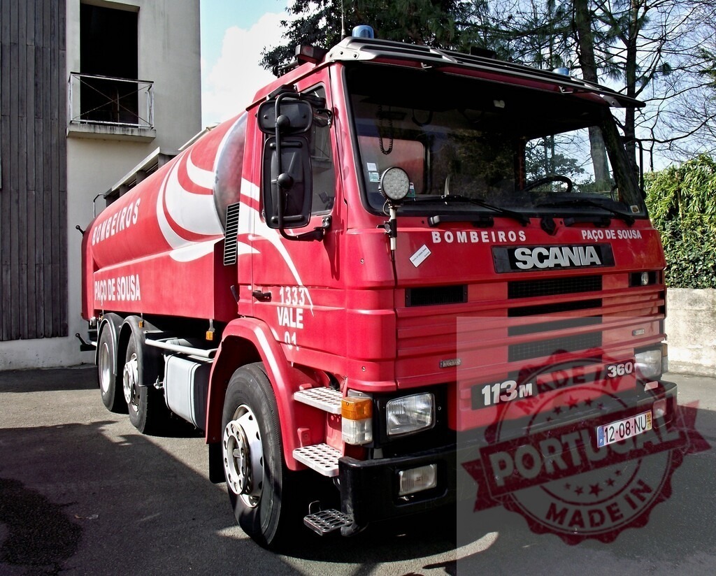 Red Scania fire truck from Paço de Sousa | Red Scania 113M fire truck parked in Paço de Sousa, Portugal, ready for emergency response - Realisiert mit Pictrs.com