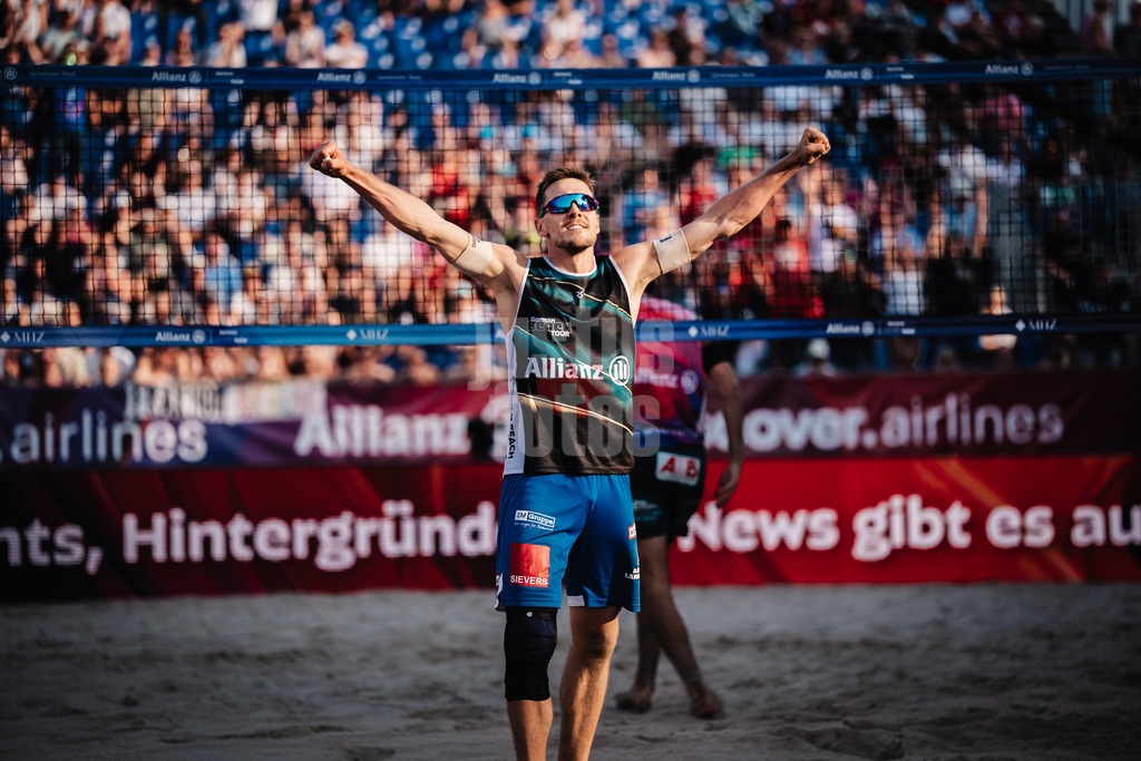 Beachvolleyball | Männer | Deutsche Meisterschaften 2025 Timmendorfer Strand | 04.09.2025 | David Poniewaz jubelt