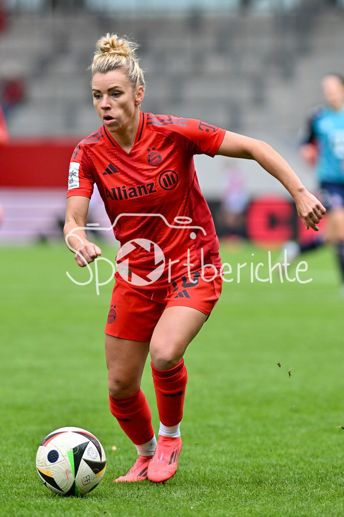 FC Bayern München Frauen - TSG 1899 Hoffenheim Frauen | am Ball Linda DALLMANN (FCB #10) / Freisteller / Einzelfoto / Frauen Bundesliga: FC Bayern München Frauen - 1. FC Köln Frauen, FC Bayern Campus am 05.10.2024