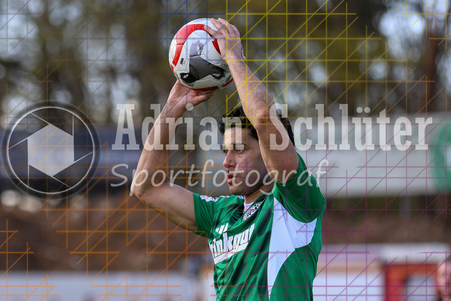 28.03.2026 GER, Fussball, Herren, Niederrhein Pokal Halbfinale, Saison 2025/2026, 1. FC Bocholt - MSV Duisburg | Mert Göckan (MSV Duisburg) hat den Ball in der Hand 