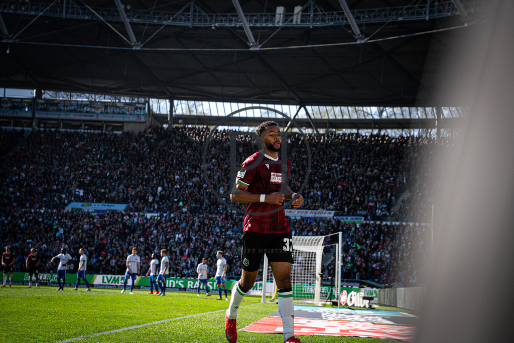 Hannover 96 vs 1. FC Magdeburg – 2. Bundesliga – 29.03.2025 | Szene aus dem 2. Bundesliga-Spiel des 27. Spieltags zwischen Hannover 96 und dem 1. FC Magdeburg am 29. März 2025 in der Heinz von Heiden Arena in Hannover. Endstand: 0:0. Fotografiert von Philipp Heist. - Realisiert mit Pictrs.com