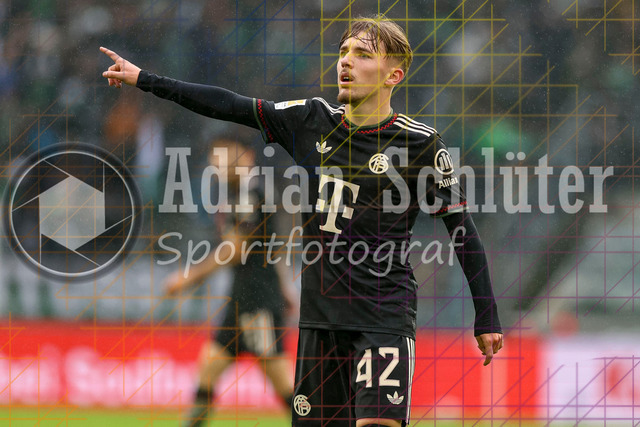 Borussia Mönchengladbach vs FC Bayern München - Bundesliga | Mönchengladbach, Deutschland, 25.10.25:   Lennart Karl (FC Bayern München) gestikuliert, Gestik waehrend des Spiels der Bundesliga zwischen Borussia Mönchengladbach vs FC Bayern München im Stadion im Borussia Park(Foto von Brauer-Fotoagentur / Adrian Schlueter)