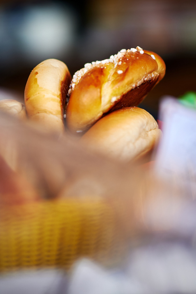 Cafebrennerei Franze | Wien, Austria - July 24, 2019: Cafebrennerei Franze am Kutschkermarkt, süsse Überraschung im Korb. - Realisiert mit Pictrs.com