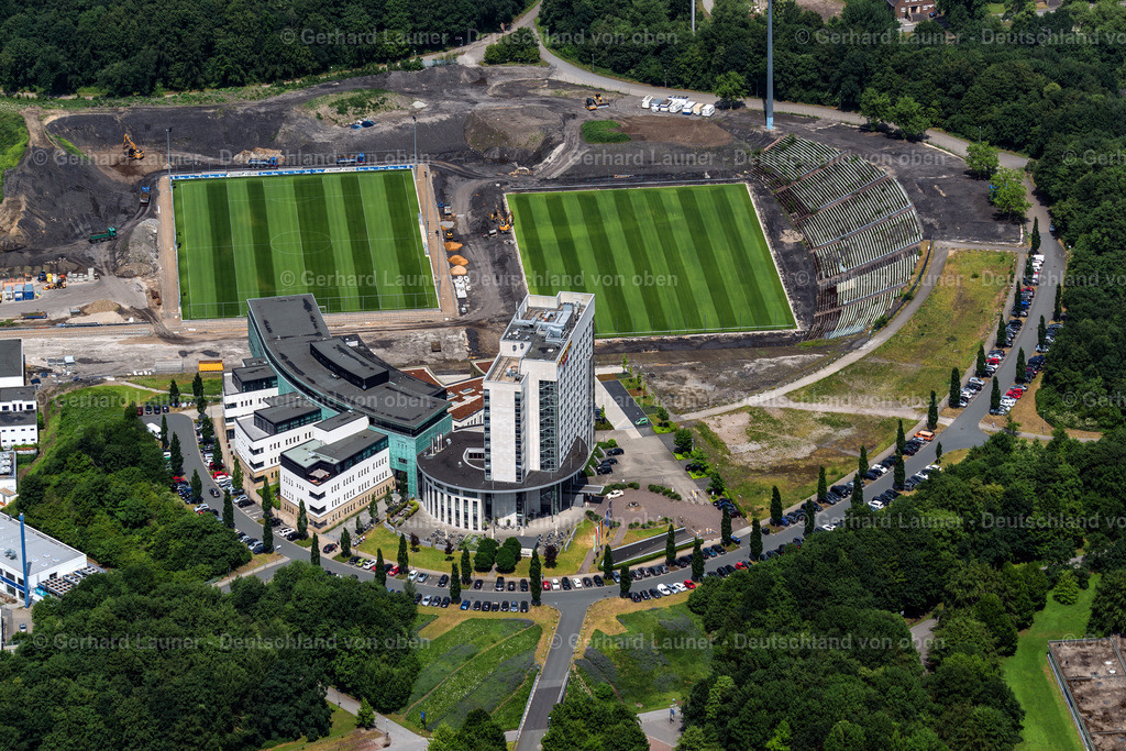 3805497 | Courtyard-Hotel Gelsenkirchen  neben der Veltins-Arena, dem Heimstadion des Fußballvereins Schalke 04, ist 5 km von der ZOOM Erlebniswelt und 2 km von der A 2 entfernt.