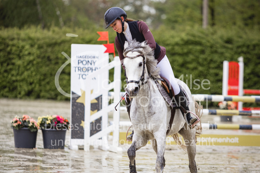 240426_Olfen-Vinnum_PonyTrophy-144 | Deine schönsten Turniermomente als professionelle Fotos! Entdecke hochwertige Pferdesport-Fotografie im Online-Shop. Jetzt Fotos finden & bestellen!