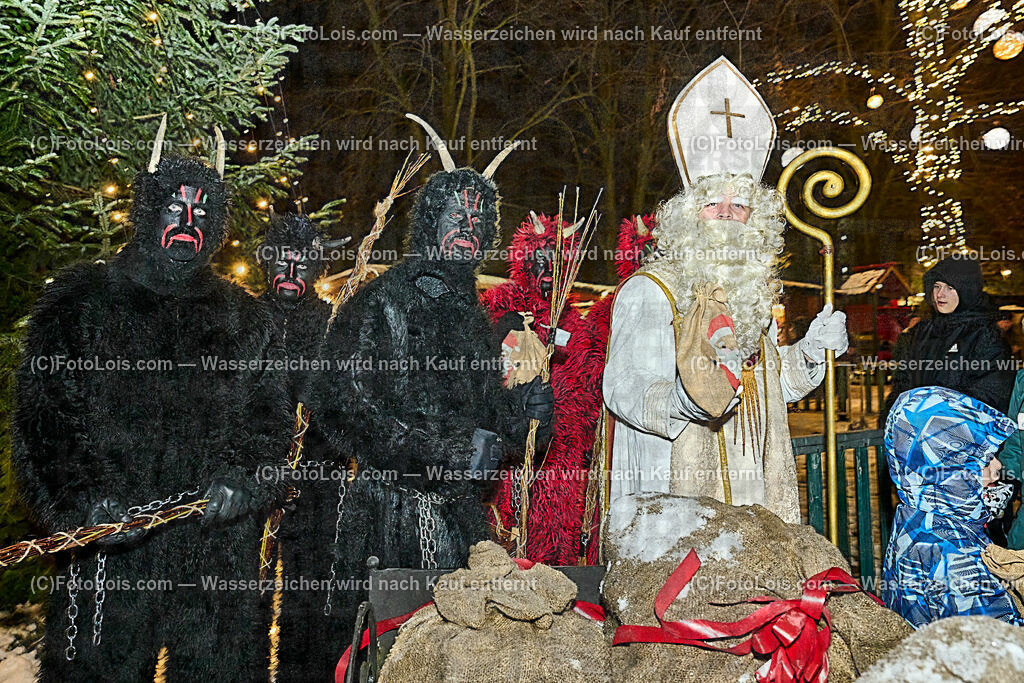 ALP4809_Wieselburger Advent_NikolausAbend | (C)FotoLois.com, Alois Spandl, WIESELBURGER ADVENT, der Nikolaus kommt zu den Kindern und bringt Geschenke, Fr 8. Dez. 2023.