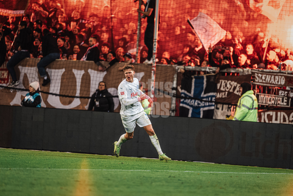 Fußball | Männer | Saison 2024/2025  | Fußball-Bundesliga | 12. Spieltag | FC St. Pauli vs. Holstein Kiel | 29.11.2024 | Phil Harres (#19, Holstein Kiel) jubelt verhalten nach seinem Tor