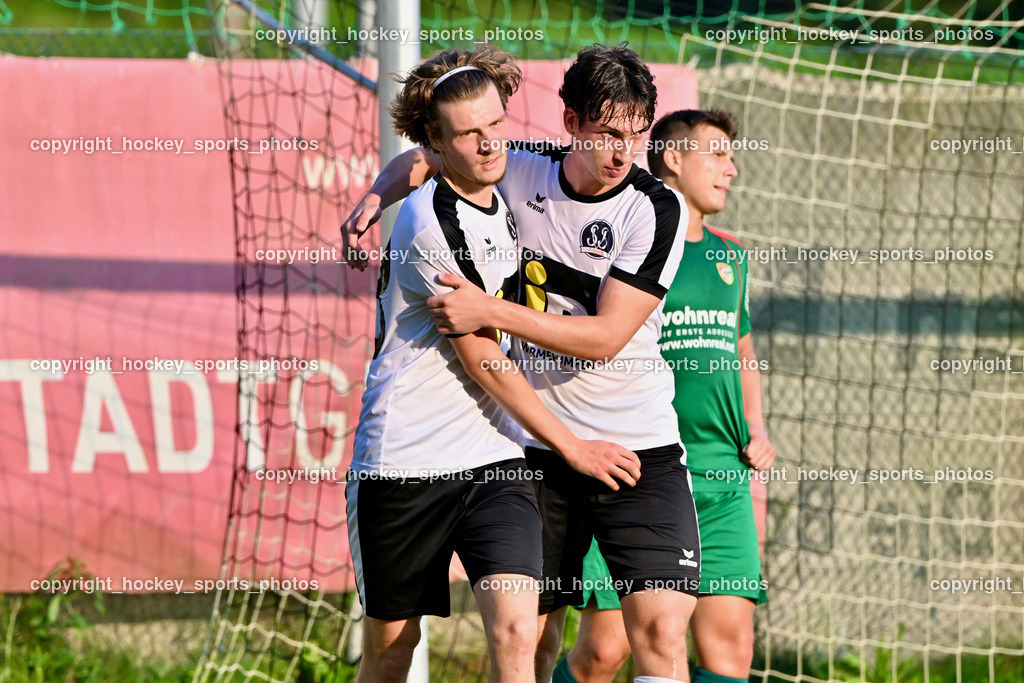 FC Gmünd vs. SV Spittal 1921 | Jubel SV Spittal Mannschaft, #18 Kristijan Jelic SV Spittal, #9 Samuel Müllmann SV Spittal, FC Gmünd vs. SV Spittal 1921, FC Gmünd vs. SV Spittal 1921 am 27.08.2024 in Gmünd (Sportplatz Karnerau), Austria, (Photo by Bernd Stefan)