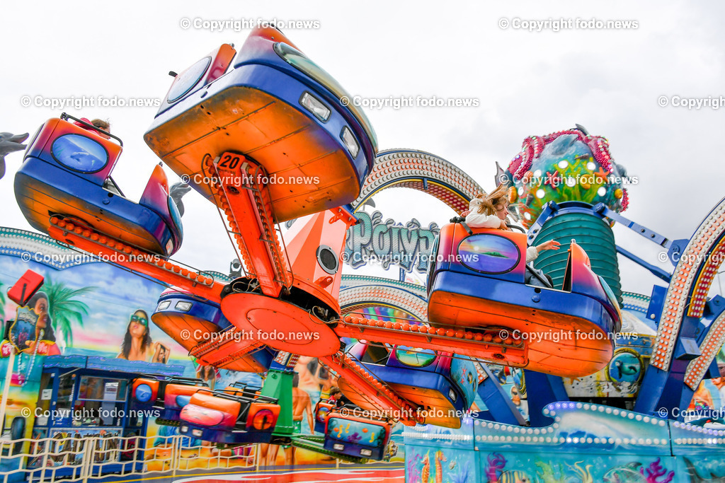 Deutschland_ Baden-Wuerttemberg_ Stuttgart_ 26.04.2025-18 | 26.04.2025, Deutschland, GER, Baden-Wuerttemberg, Stuttgart, im Bild Themenbild, Stadtansichten, Stuttgarter Fruehlingsfest, Karussell, Menschen, Besucher, Spass, Freude, Feature, Symbolbild