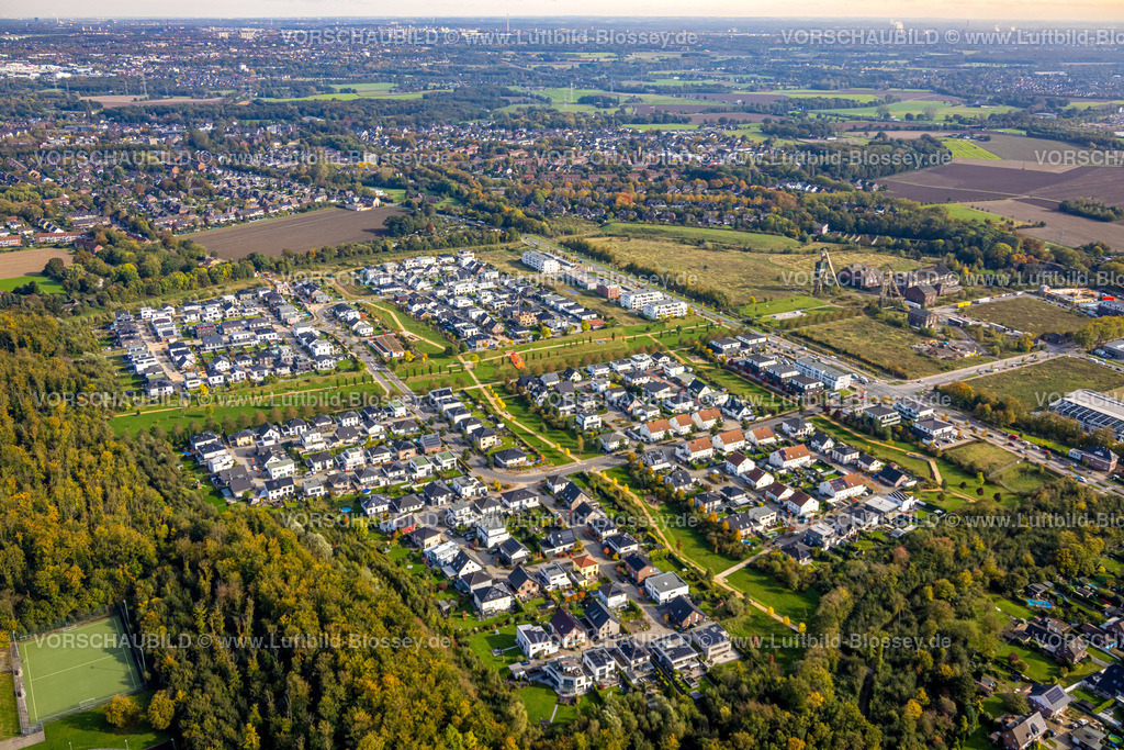 Neukirchen-Vluyn241013299 | Luftbild, Neubaugebiet Dicksche Heide, Niederberg Park, rechts ehemaliges Bergwerk Niederberg mit Förderturm, Fernsicht, Neukirchen, Neukirchen-Vluyn, Ruhrgebiet, Nordrhein-Westfalen, Deutschland