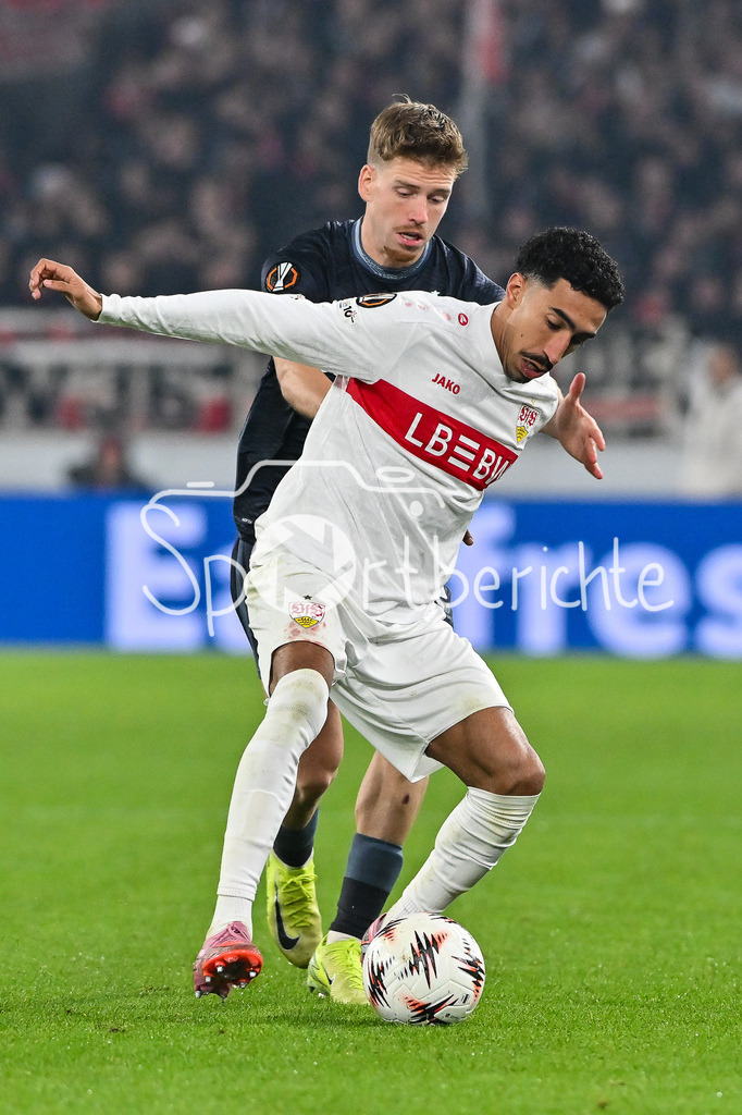 VfB Stuttgart - Feyenoord Rotterdam | STUTTGART, DEUTSCHLAND - 6. NOVEMBER: im Duell Tiago TOMAS (VfB Stuttgart 8) und Gijs SMAL (Feyenoord Rotterdam 5) beim Ligaspiel zwischen dem VfB Stuttgart und Feyenoord Rotterdam am 4. Spieltag der Europa League in der MHP-Arena am 06.11.2025