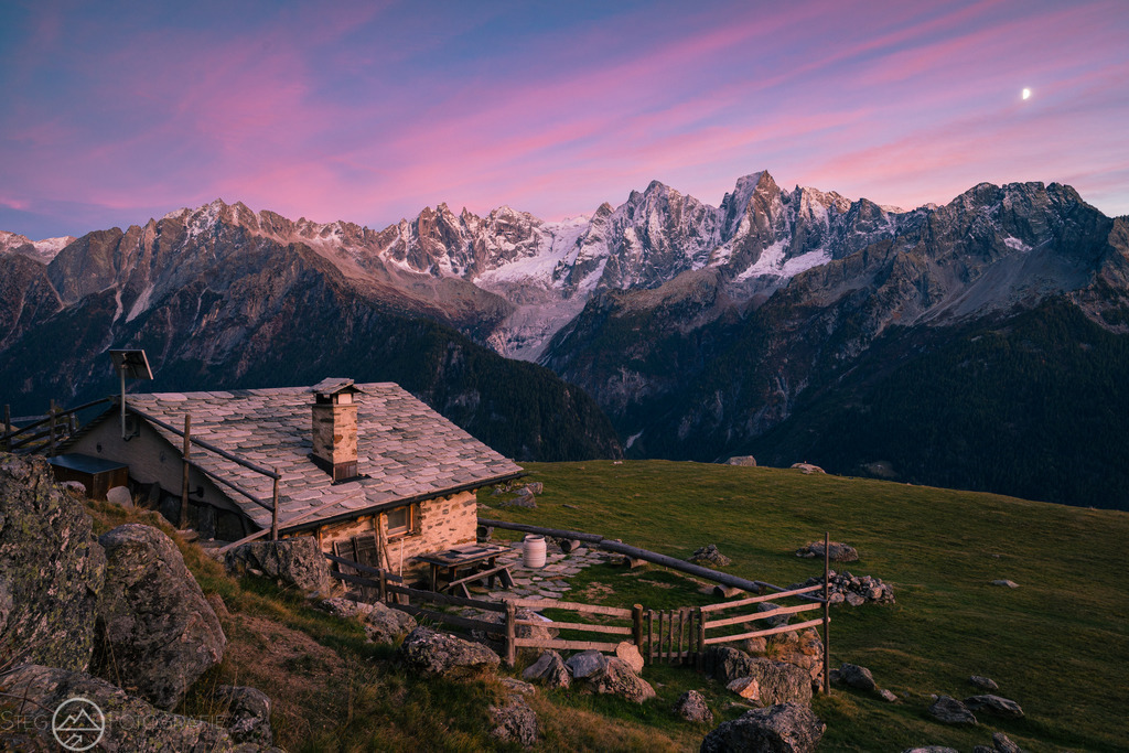 Maiensäss im Abendlicht | Format 2 zu 3 - Realisiert mit Pictrs.com