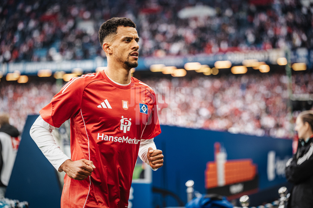 Fußball | Männer | Saison 2025/2026 | 1. Fußball-Bundesliga | 31. Spieltag | Hamburger SV vs. TSG Hoffenheim | 25.04.2026 | Robert Glatzel (#9, HSV) auf dem Weg in die Kabine