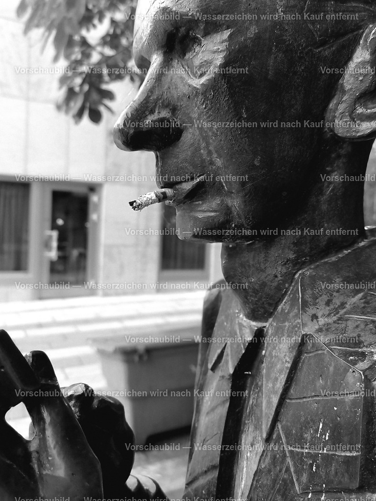 Stockholm-Statue of Swedish poet Nils Ferlin | online Fotogalerie mit schwarz-weiß Fotografien und Shop für zeitlose  Poster und Leinwände in stilvollem schwarz weiß  - Realisiert mit Pictrs.com