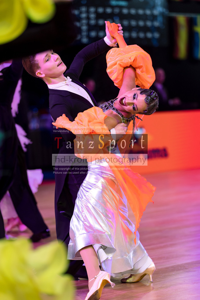 20241215_WDSF_Open_Youth_Std-Riga-8518 | Tanzsportbilder, Standardtanz, Lateintanz, WDSF, DTV, LTVB, dancecomp, goc, hessen tanzt, blaues band der spree, walzer, tango, wiener walzer, slowfox, quickstepp, samba, rumba, cha-cha-cha, paso doble. jive, hd-kroft photography, turniertanzsport