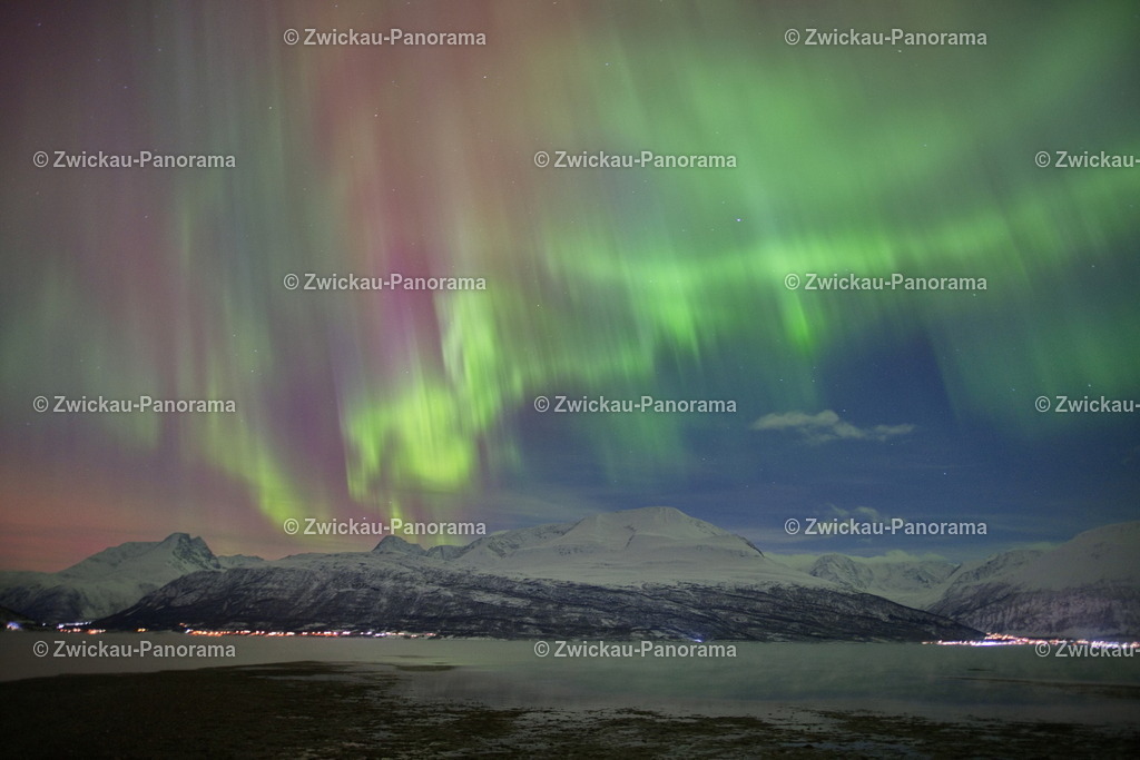 2024_1231_Urlaub_Norwegen_1201 | Urban. Natur. Panorama. Luftbild. 
Der Bildershop für aufregende Perspektiven!
Für Deko, Wandbild und Kalender!
Wir bringen LED-Bilder zum Leuchten!
