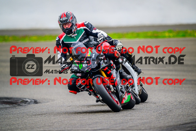 MaZZes_FotoMatrix_240717_6007705_3555 | GELB