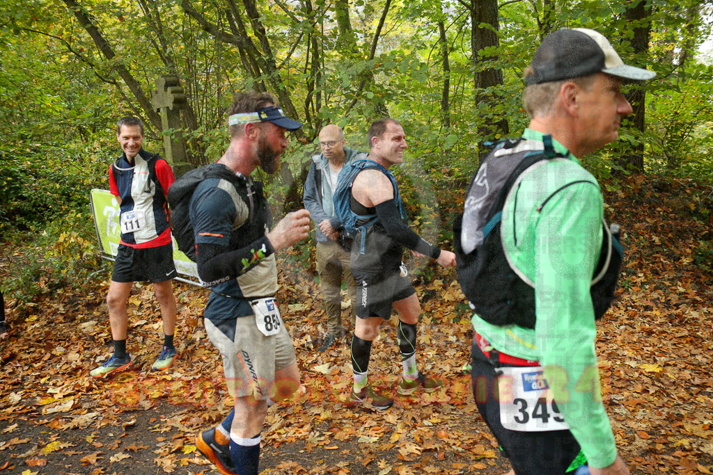 241027_0948_EX1_3377 | Sportfotografie im Rhein-Sieg Kreis, Köln, Bonn, NRW, Rheinland Pfalz, Hessen, etc. Unser Tätigkeitsfeld umfasst den Laufsport vom Volkslauf über den Marathon, Duathlon, Triathon bis zum Ultralauf wie Kölnpfad Ultra oder Schindertrail.