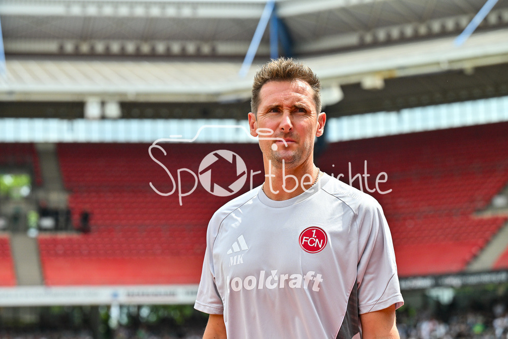 1. FC Nürnberg - Borussia Mönchengladbach | im Bild Miroslav KLOSE Trainer 1. FC Nuernberg vor der Partie gegen Gladbach / Einzelfoto / Freisteller / Testspiel: 1. FC Nuernberg - Borussia Mönchengladbach, Max-Morlock Stadion am 26.07.2025 / DFL REGULATIONS PROHIBIT ANY USE OF PHOTOGRAPHS AS IMAGE SEQUENCES AND/OR QUASI-VIDEO