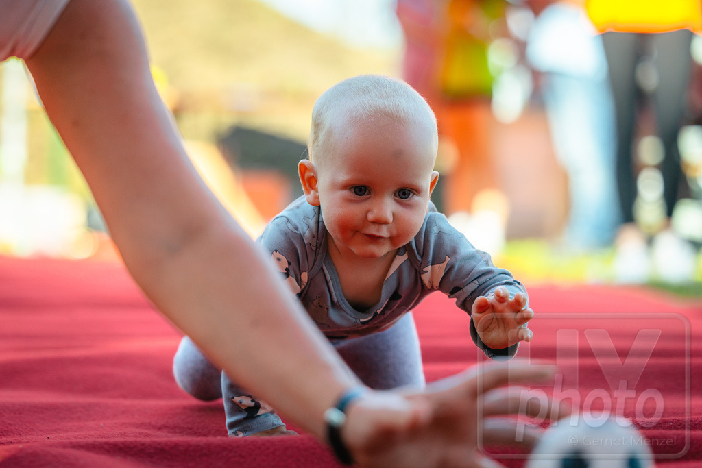 16. Hoywoj-CityLauf im Sportforum Hoyerswerda - 16.09.2023 | 10m VdK-Windel-Flitzer - Realisiert mit Pictrs.com