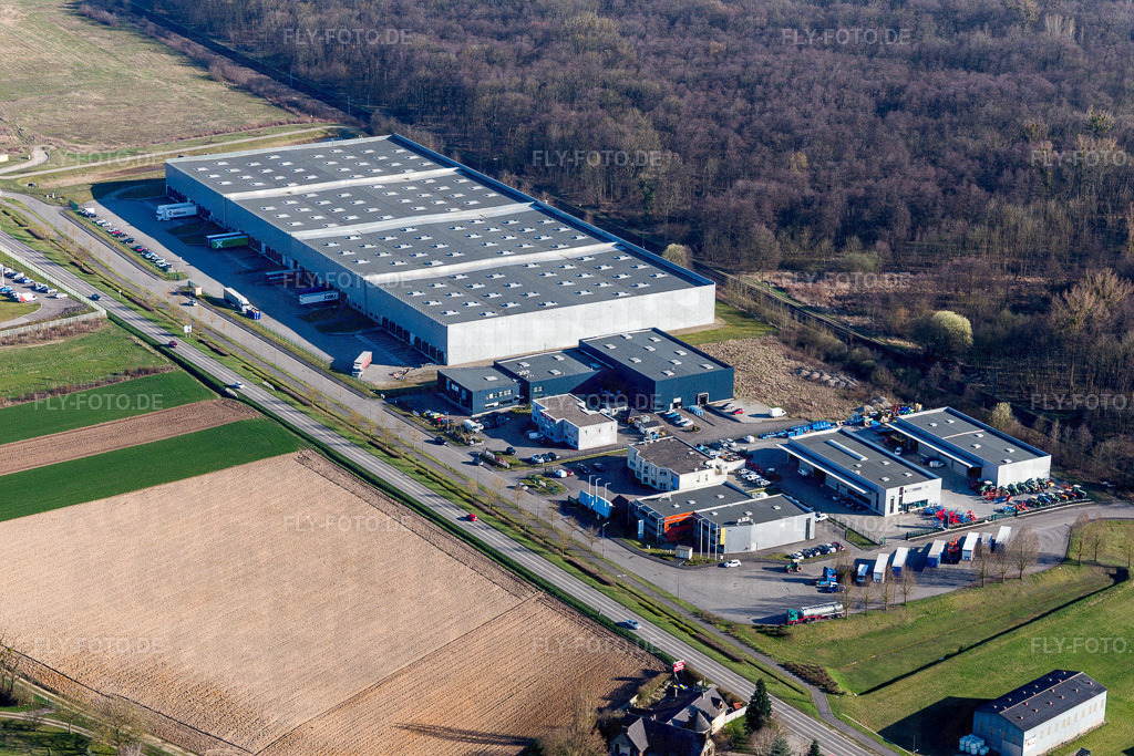 Ortsansicht | Luftbild: Ortsansicht in Mommenheim im Bundesland Bas-Rhin in Frankreich. Foto: IMG_097624.jpg vom 16.03.2017 durch Werner Riehm/FLY-FOTO.de - Realisiert mit Pictrs.com