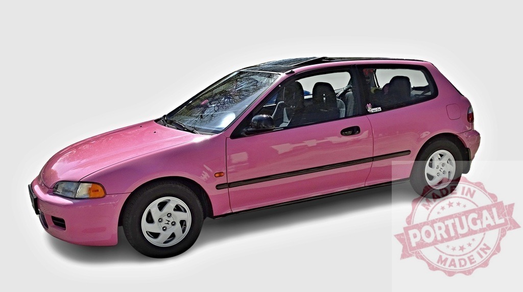 Pink Honda Civic parked showing sunroof and white wheels | Shiny pink Honda Civic parked on a white background, showing sunroof and white wheels - Realisiert mit Pictrs.com