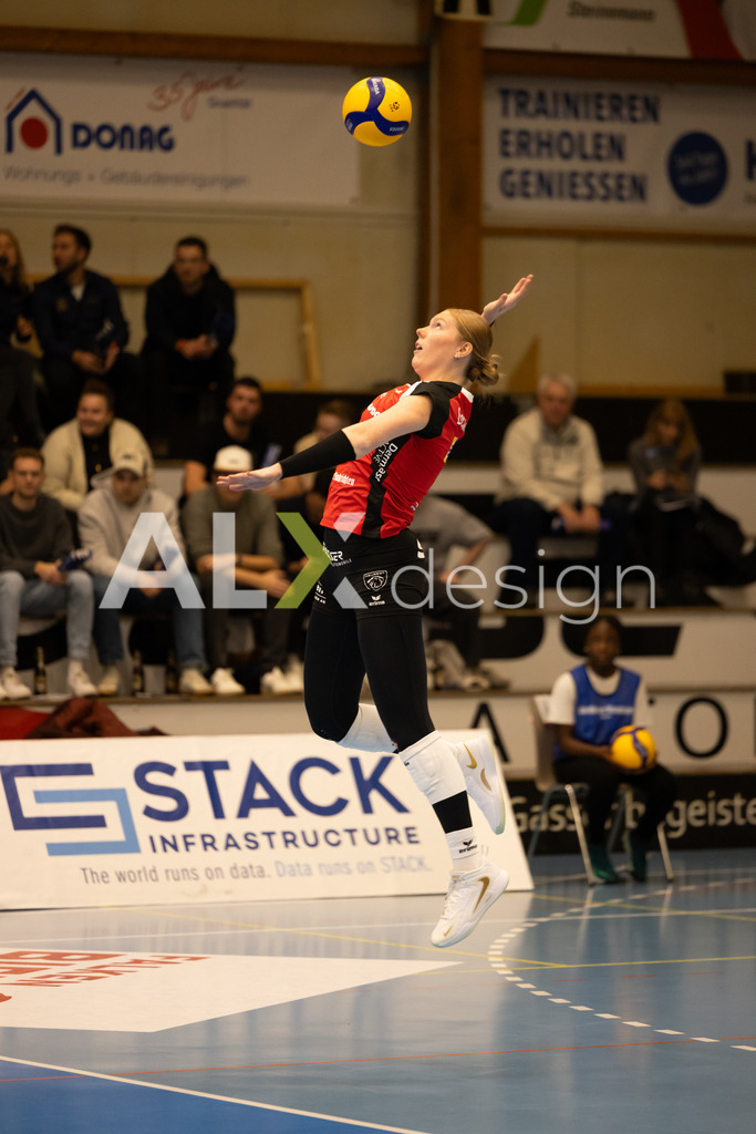 Volleyball I Frauen I Saison 2025-2026 I CEV Volleyball Challenge Cup 2026 | Women I 16th Finals I VC Kanti Schaffhausen - TJ Ostrava I 03.12.2025 | VC Kanti Schaffhausen - 9 Jordan Lockwood (USA) – Diagonal - Realisiert mit Pictrs.com
