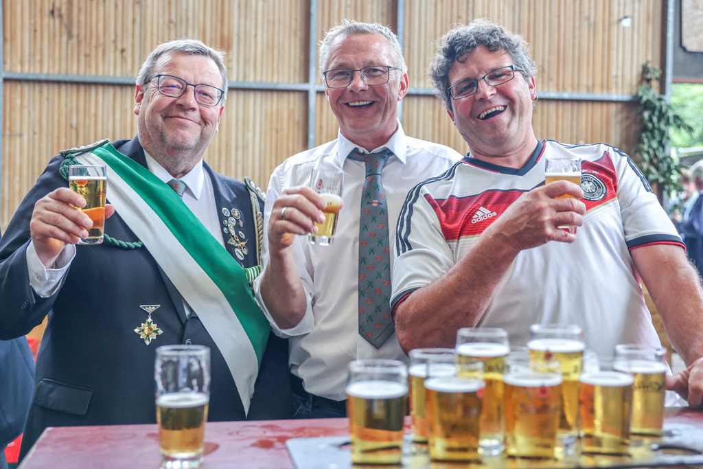 top-top.de 20240705-144 | Foto, Video, Fotografie, Videografie, Fotobox, DJ, Discjockey, Musik, Musikbox, Veranstaltung, Photobooth, Amazon, Ebay, Buchtipp, Bestseller, Autor, Verlag, Buch, Wesel, Hamminkeln, NRW, Dinslaken, Rees, Drohne, Hochzeit, Party, Fotobox, Wesel, Fotograf