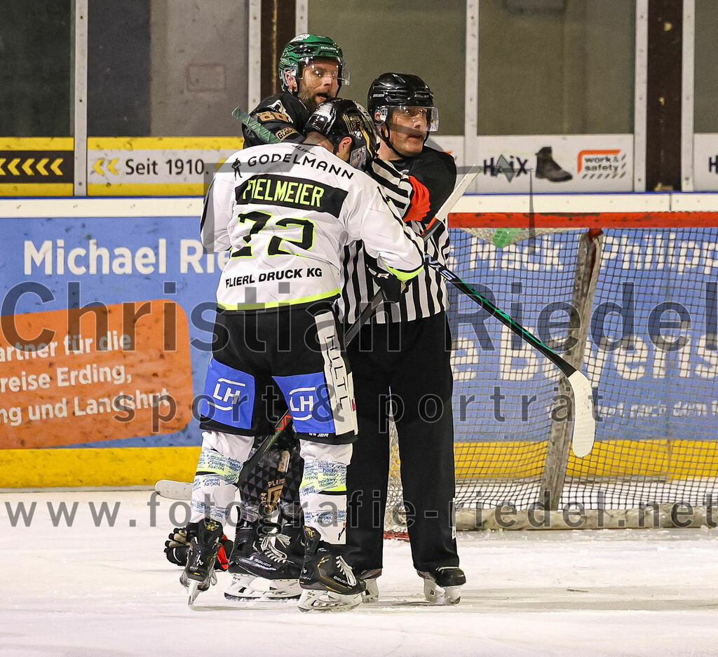 2024-03-01_068_TSV_Erding_gegen_ERSC_Amberg | Erding, Deutschland, 01.03.2024:
Eishockey, Bayernliga Playoffs 2023 / 2024, 5. Spieltag, TSV Erding gegen ERSC Amberg, Endergebnis: 9:0

Andreas Pielmeier (ERSC Amberg, #72)

Foto: Christian Riedel / fotografie-riedel.net