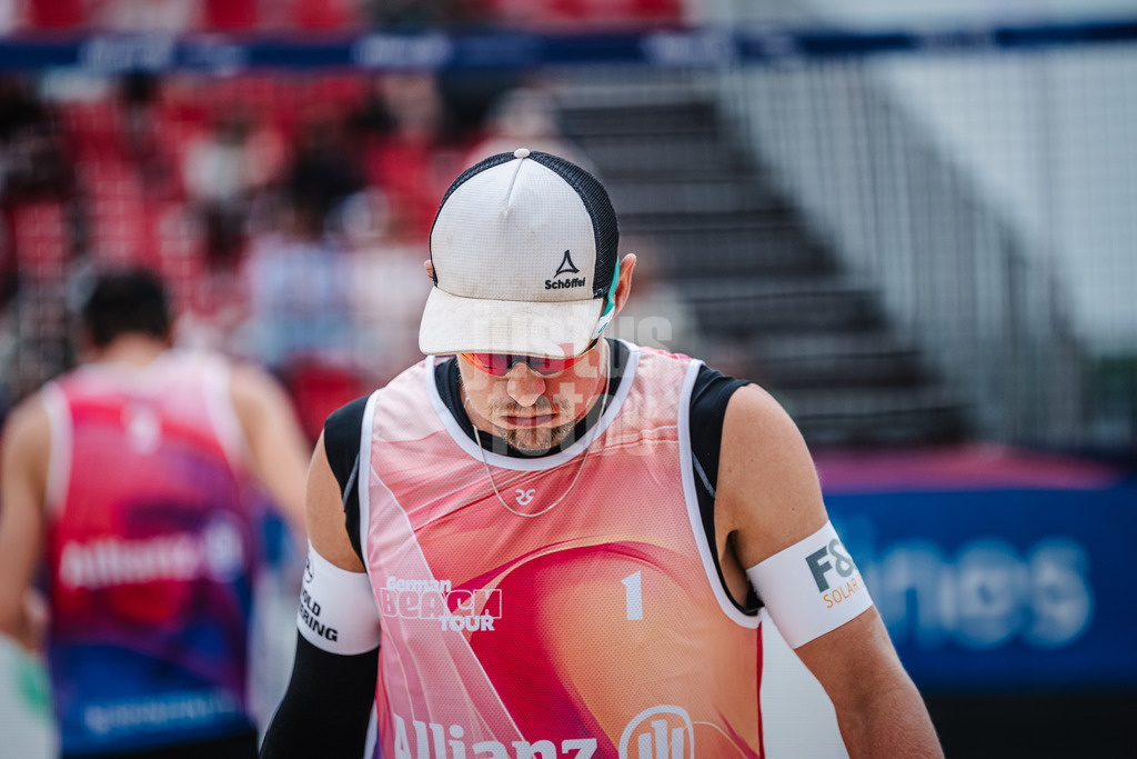 Beachvolleyball | Männer | German Beach Tour 2024 | Tourstop Bremen | 07.06.2024 | Bennet Poniewaz holt tief Luft