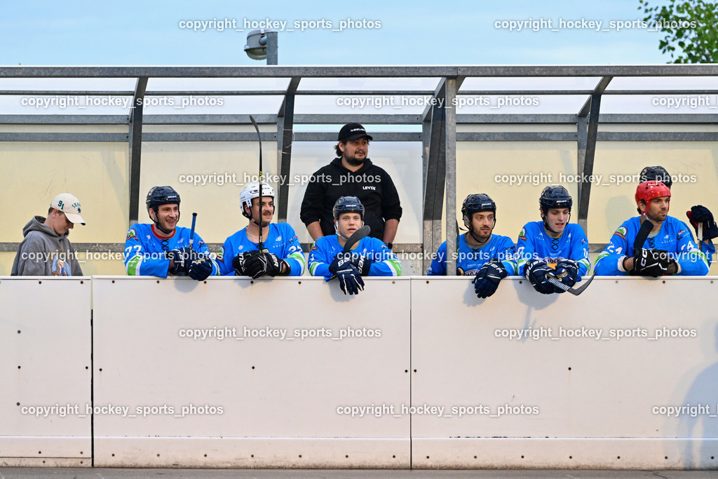 VAS Ballhockey Villach vs. ASKÖ Villach Ballhockey | Spielerbank ASKÖ Villach, ASKÖ Villach Funktionär Kersche Jürgen, VAS Ballhockey Villach vs. ASKÖ Villach Ballhockey, VAS Ballhockey Villach vs. ASKÖ Villach Ballhockey am 28.05.2025 in Villach (Alpen Arena ), Austria, (Photo by Bernd Stefan)