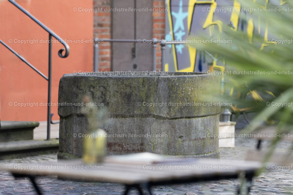 Martinsbrunnen, Hörsterstraße in Münster | Martinsbrunnenas am Café Freundschaft, Hörsterstraße in Münster - Realisiert mit Pictrs.com