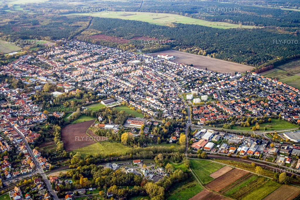 Stadtansicht von Südosten | Luftbild: Stadtansicht von Südosten in Bellheim im Bundesland Rheinland-Pfalz in Deutschland. Foto: IMG_4598.jpg vom 10.11.2006 durch Werner Riehm/FLY-FOTO.de - Realisiert mit Pictrs.com