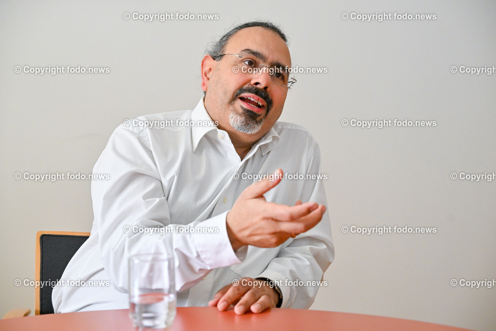 Kurosch Yazdi (Primar)_ 06.02.2024-6 | 06.02.2024, Linz, Kepler Universitaetsklinikum, AUT, Neuromed Campus, im Bild Kurosch Yazdi (Primar, Leitung Klinikzentrum Psychiatrie, Vorstand der Klinik fuer Psychiatrie mit Schwerpunkt Suchtmedizin Kepler Universitaetsklinikum) 