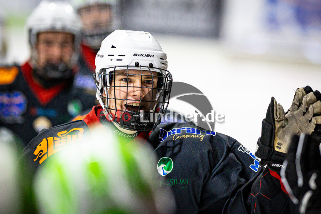 Peißenberg MINERS gegen ERSC Amberg | Eishockey Bayernliga 2025/26 Vorrunde 18. Spieltag, Peißenberg MINERS gegen ERSC Amberg, 20251212,Torjubel Nepomuk RIEGER (MINERS 97),2025-12-12 in Peißenberg (flatbuy Arena Peißenberg), Nepomuk RIEGER (MINERS 97)Copyright: WolfgangxLindner www.foto-lindner.de