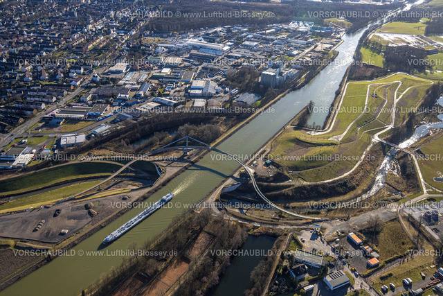 Castrop-Rauxel240106861 | Luftbild, Emscherbaustelle für Emscherland 2020, Brücke Cassurker Schwinge über Fluss Emscher und den Kanal, Binnenschifffahrt auf dem Rhein-Herne-Kanal, Fluss Emscher unterquert den Rhein-Herne-Kanal in dem Durchlassbauwerk Emscherdüker Wasserkreuz, Gewerbegebiet am Rhein-Herne-Kanal zwischen Wartburgstraße und Kanalstraße, Henrichenburg, Castrop-Rauxel, Ruhrgebiet, Nordrhein-Westfalen, Deutschland