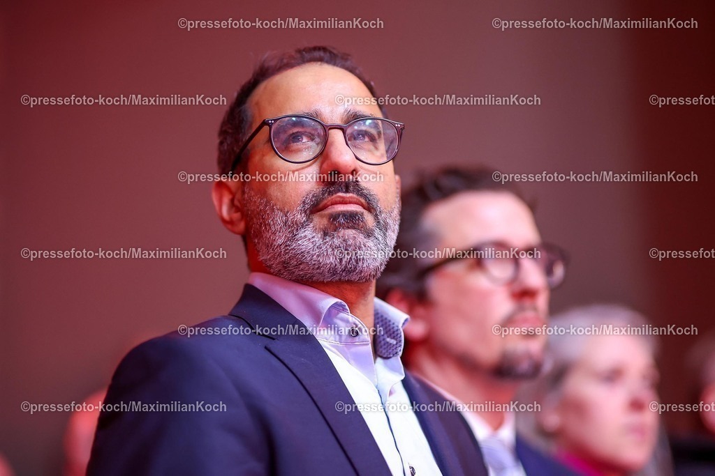 Wup06022501074 | 06.02.2025, Wahlkampfveranstaltung Bündnis Sahra Wagenknecht - Der Politiker Amid Rabieh (Stellvertretender Parteivorsitzender BSW) in der Alten Papierfabrik in Wuppertal. 