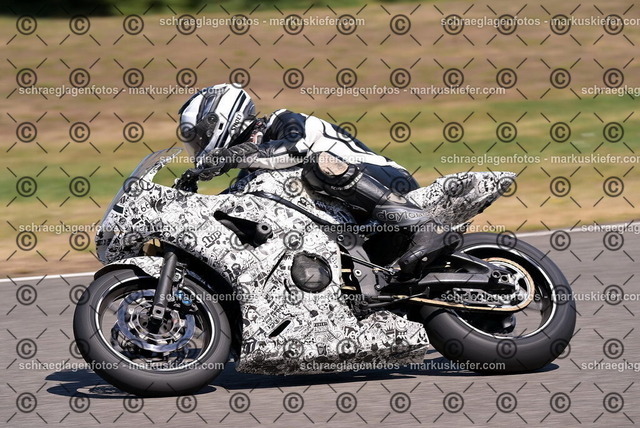 26bt04-1945 | markuskiefer.com - Realisiert mit Pictrs.com