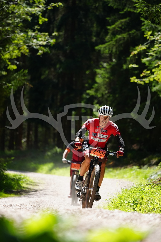 FC102102 | Fotogalerie der Treibjagd im Dunkelwald - Dein MTB Etappenrennen im Erzgebirge - Realisiert mit Pictrs.com